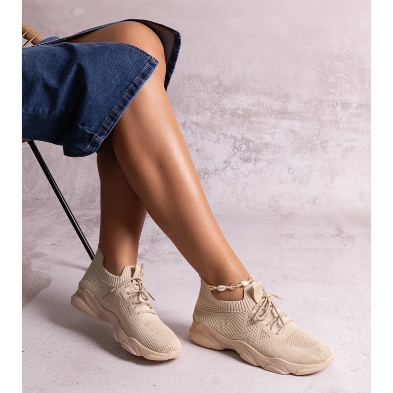 Sneakers i beige tyg från Madi 1