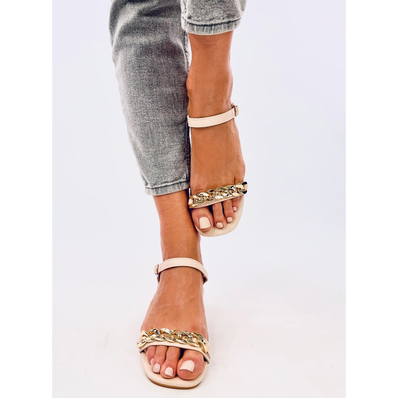 Daphne Beige sandaler med låg klack 1