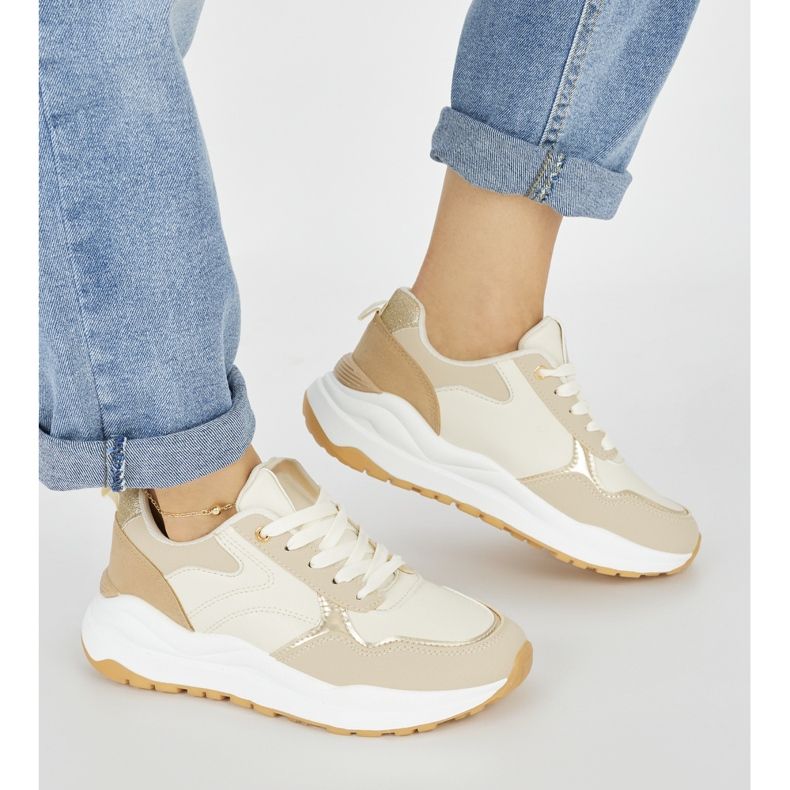 Beige damsportskor med tjock sula 2