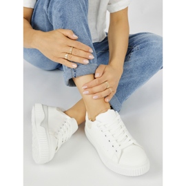 Vita damsneakers med beige inslag 1
