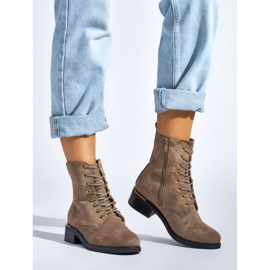 Beige damstövlar med snörning och låg klack 1