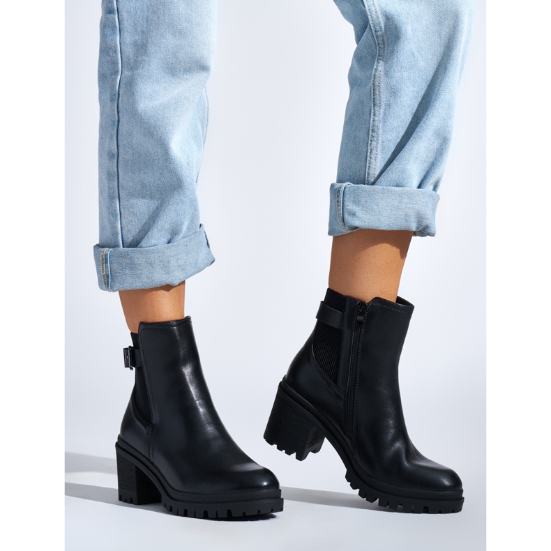 Eleganta svarta högklackade ankelboots 1