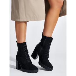 Svarta stövlar med snörning i mocka 1