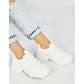 Vita sportskor med tjock sula 1