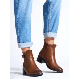 Bruna damstövlar med låg klack 1