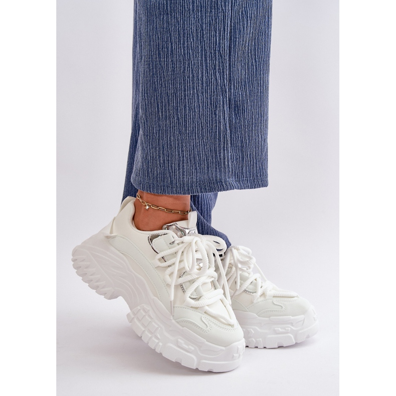 Sneakers för kvinnor på en massiv sula, vit Nevela 1