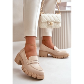 Lågklackade damskor gjorda av beige ekologiskt läder Menloa 2