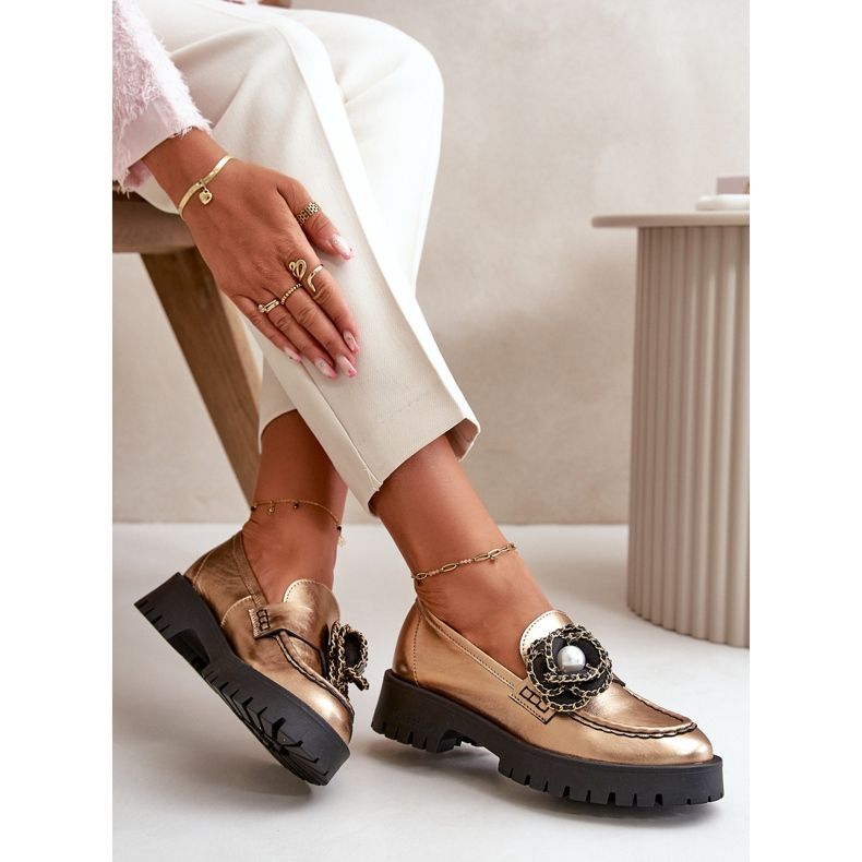 Lädermockasiner för kvinnor dekorerade med en blomma, guld CheBello 4520 gyllene 2