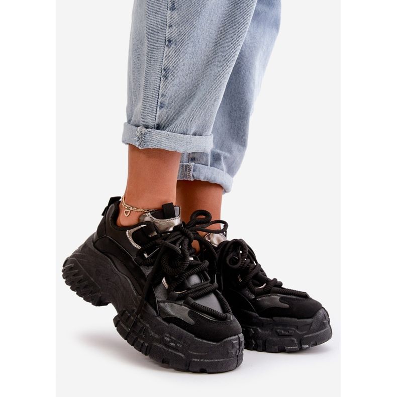 Sneakers för kvinnor på en massiv sula, svart Nevela 1