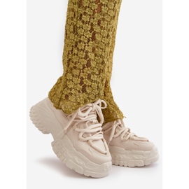 Ljusbeige sneakers för kvinnor på en tjock sula Nevela 1