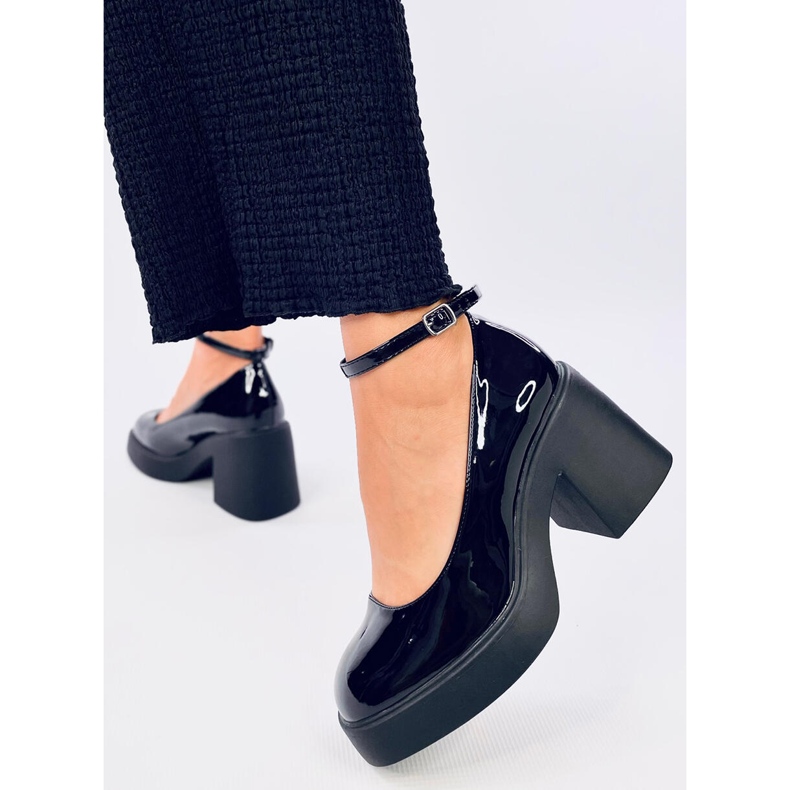Termet Black pumps med bred klack svart 1