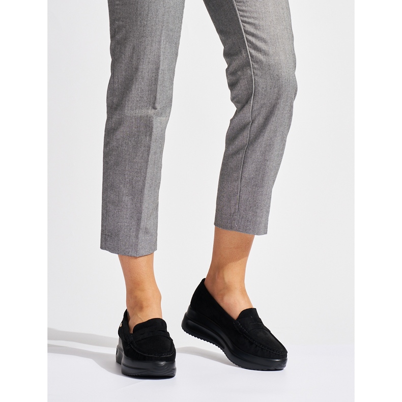 Svarta mockasiner i mocka på en tjock plattform 1