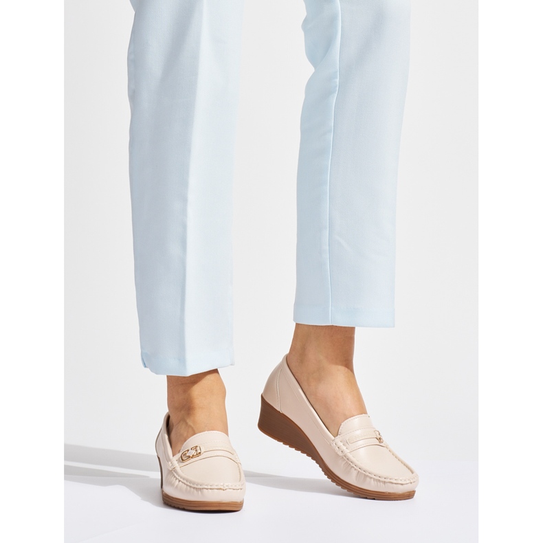 Beige dammockasiner med spänne 1