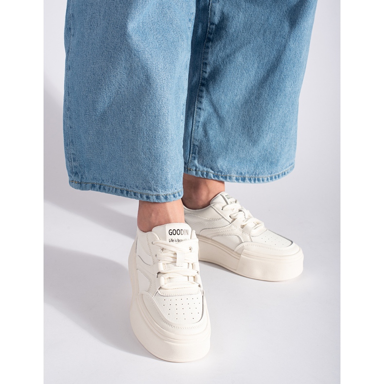 Vita damsportskor med hög sula 1