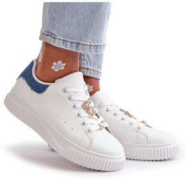 Låga eko-läder-sneakers med vita och blå Cillione-nålar 9
