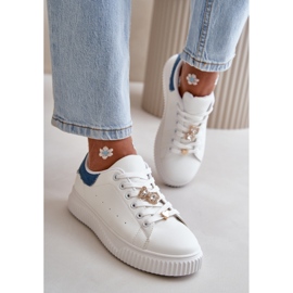 Låga eko-läder-sneakers med vita och blå Cillione-nålar 7