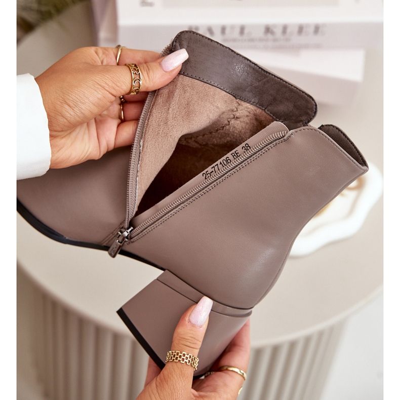 Eleganta isolerade damstövlar gjorda av naturligt läder, beige Vinceza 77106 2