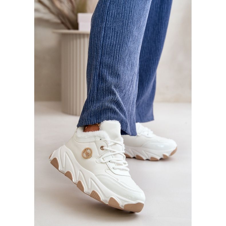 Isolerade sportskor med snörning för kvinnor på plattformen, vita Verioras 2