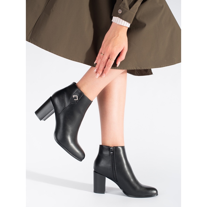 Svarta ankelstövlar för kvinnor från Sergio Leone 1