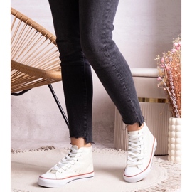 Vita höga sneakers i glänsande mesh från Ranifali 1