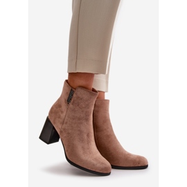 Isolerade damstövlar i ekologisk mocka på hög klack, fästs med dragkedja, brun Erillia beige 1