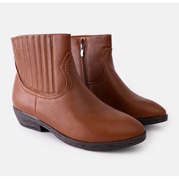 Bruna isolerade cowboystövlar från Jolicoeur 1