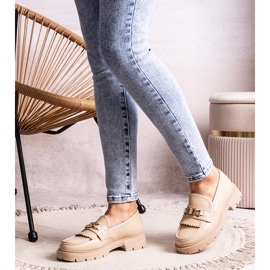 Beige skor med guldspänne från Anielania 2