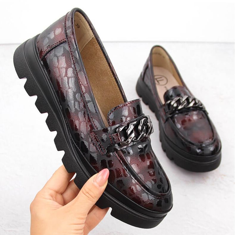 Damskor i läder, mockasiner med kedja, vinröd Filippo DP6467 1