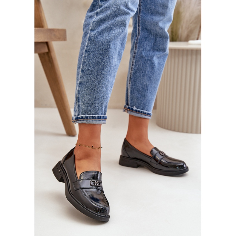 Lackmockasiner för kvinnor gjorda av naturligt läder, svart Vinceza 58409 2