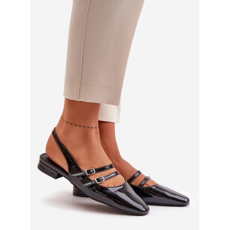 Lackläderbalettlägenheter med remmar på låga klackar, svart bialettia 1