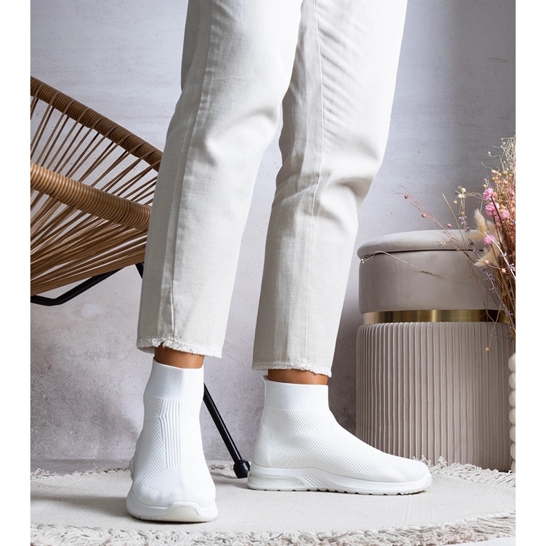 Vita sneakers från Salgado 2