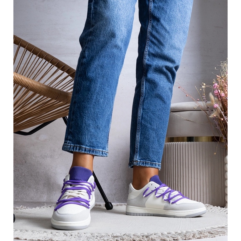 Aucoin grå sneakers med lila snören vit 1