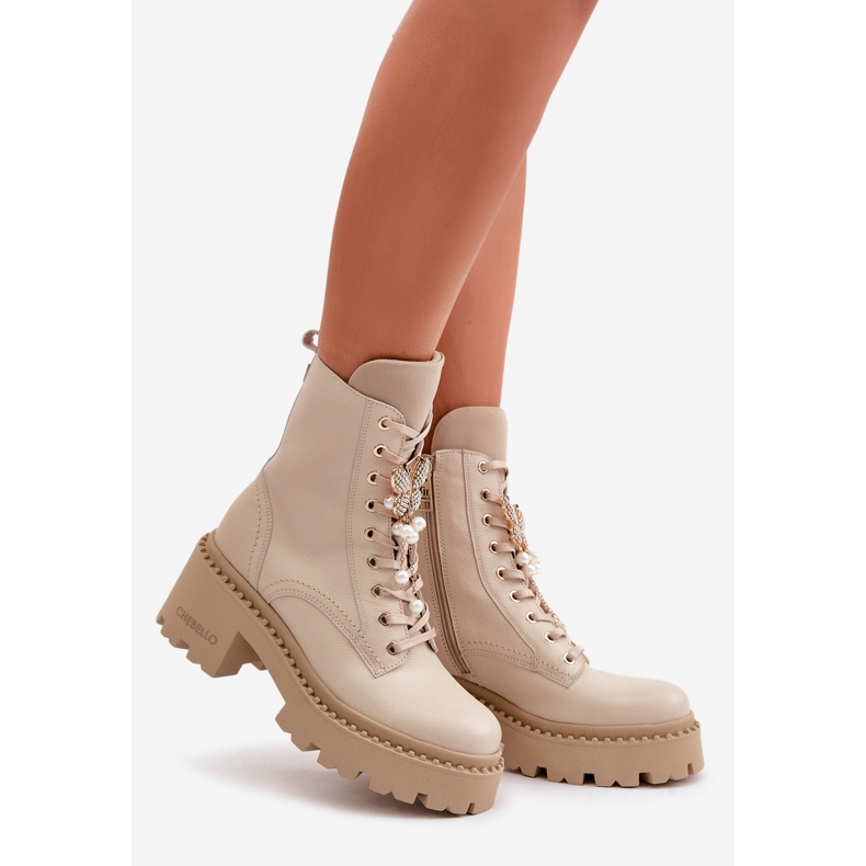 Arbetarstövlar i läder för kvinnor med fjäril, beige CheBello 4590 1