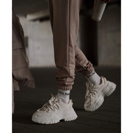 Ljusbeige sneakers för kvinnor på en tjock sula Nevela 2