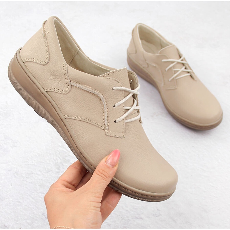 Bekväma beige läderskor för dam Helios 715 1