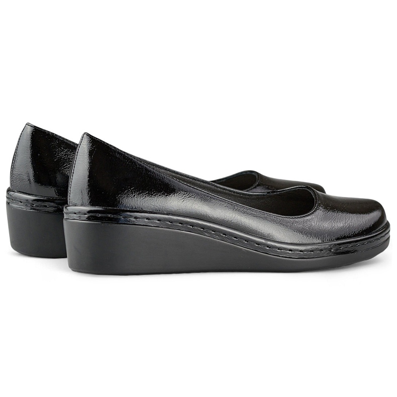 Dampatentsvarta pumps med låga wedgar 1