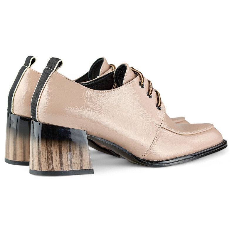 Lackade beige stövlar på röd klack, eleganta damskor 1