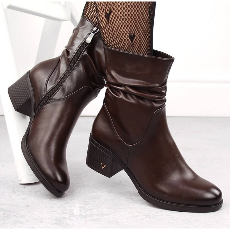 Bruna högklackade damstövlar Vinceza 10547 1