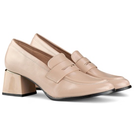 Patentbeige skor med låg, bekväm klack, eleganta beige pumps 1