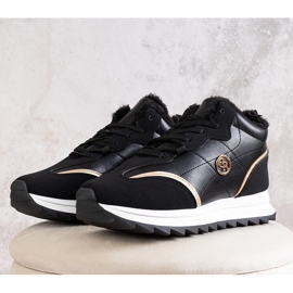 Svarta isolerade höga sneakers från Mikaela 1