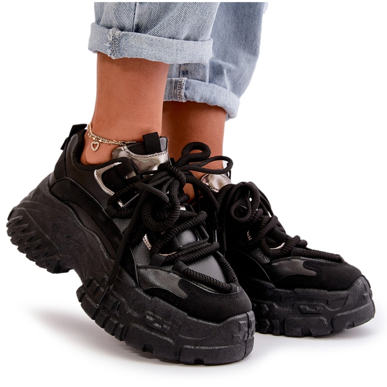 Kvinnors sportsneakers på en massiv svart sula 4