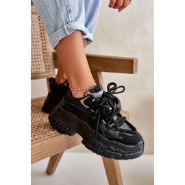 Kvinnors sportsneakers på en massiv svart sula 2