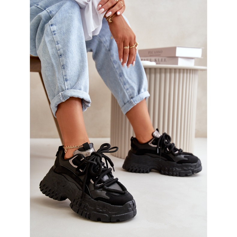 Kvinnors sportsneakers på en massiv svart sula 1