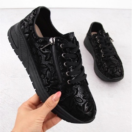 Svarta läderskor för kvinnor med blommor T.Sokolski J24-333 1