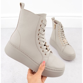 Beiga läderstövlar på en plattform med en nalle Vinceza 66701 beige 1