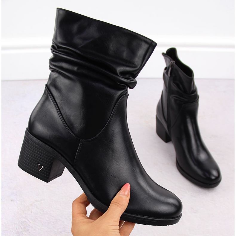 Isolerade stövlar för kvinnor, svarta, Vinceza 10547 1