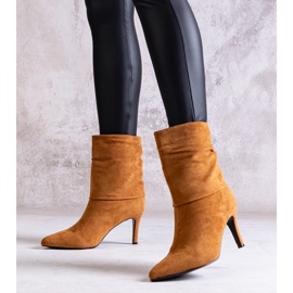 Bruna Bileis stövlar med hög klack beige 1