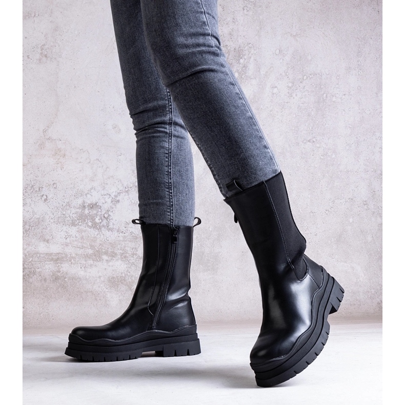 Svarta ankelboots med massiv Naema-sula 2