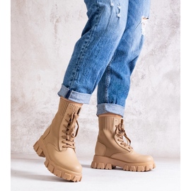 Beige stövlar med flexibel ovandel från Zogba 1