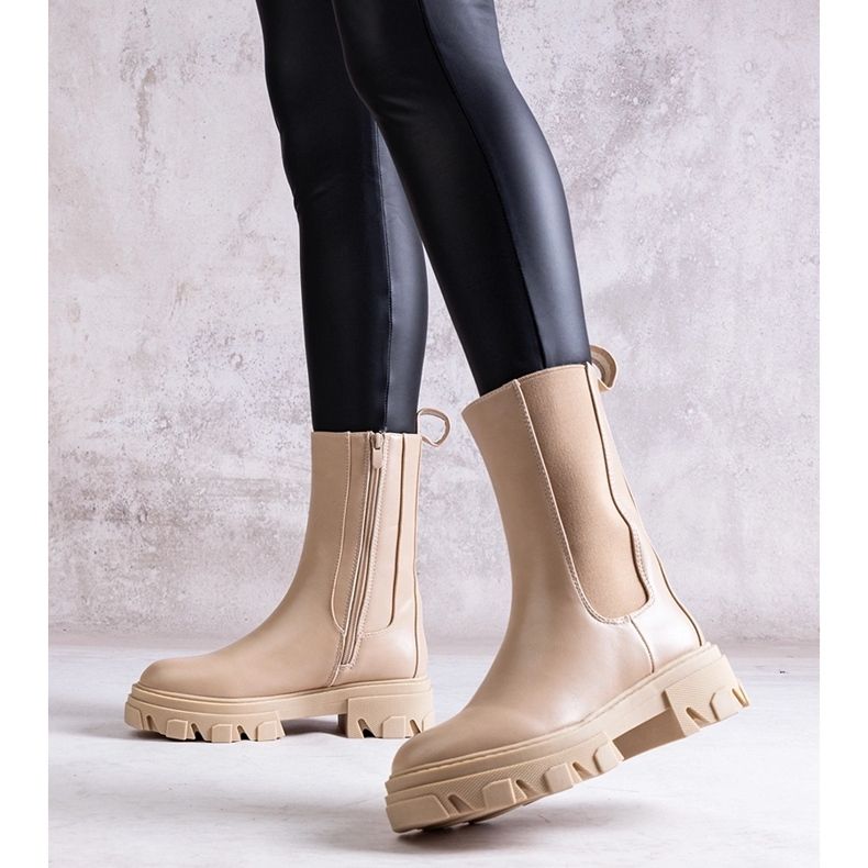 Beige höga ankelboots gjorda av Manera ekoläder 2